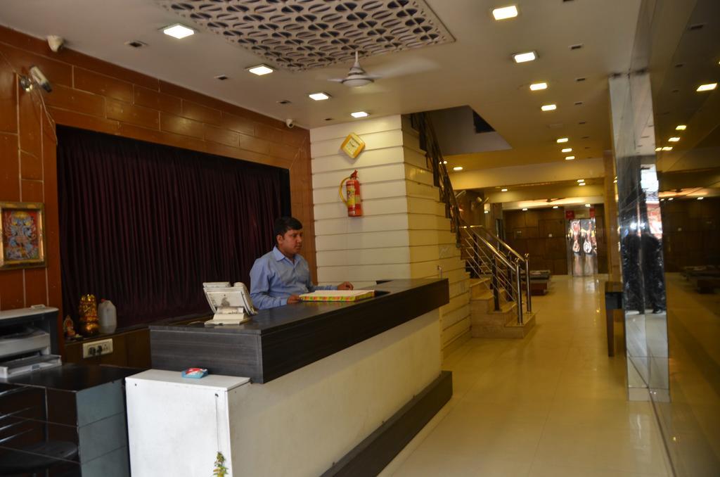 Hotel Milan Deluxe New Delhi Luaran gambar