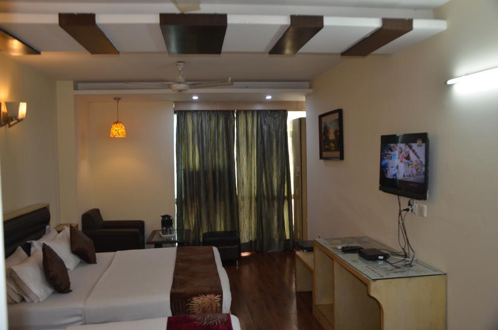 Hotel Milan Deluxe New Delhi Luaran gambar