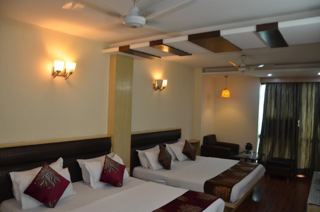 Hotel Milan Deluxe New Delhi Luaran gambar