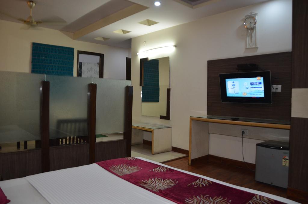 Hotel Milan Deluxe New Delhi Luaran gambar