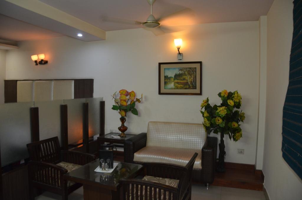 Hotel Milan Deluxe New Delhi Luaran gambar