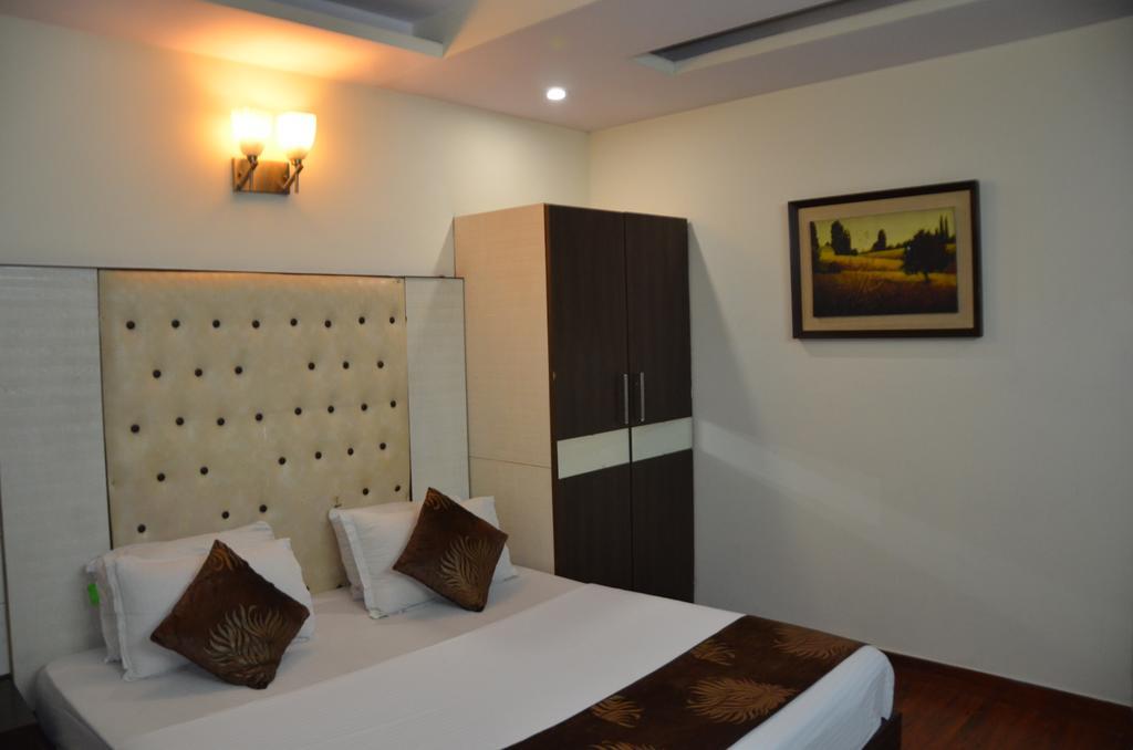 Hotel Milan Deluxe New Delhi Luaran gambar