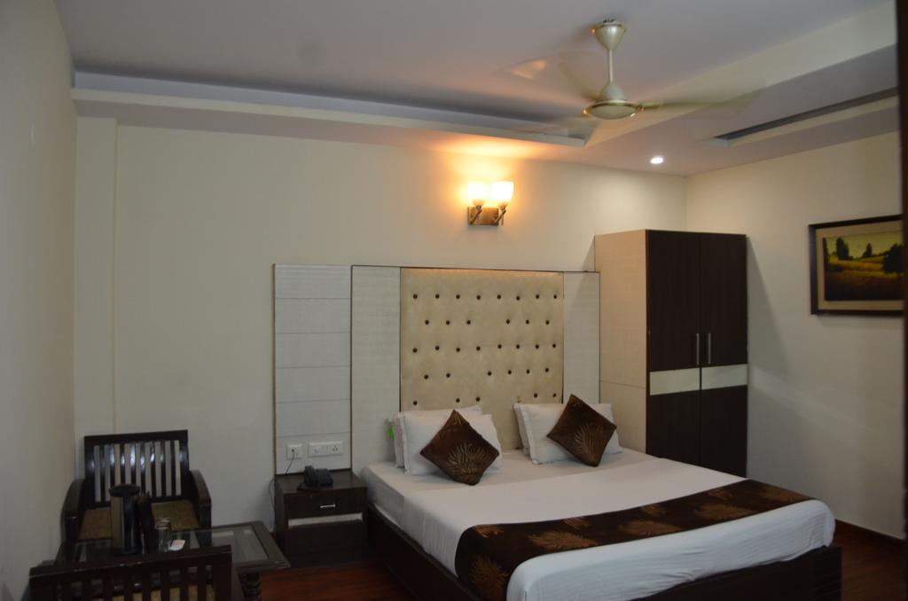 Hotel Milan Deluxe New Delhi Luaran gambar