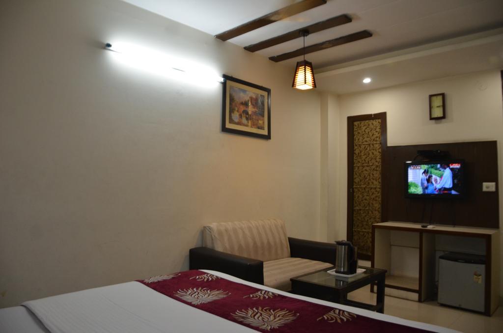 Hotel Milan Deluxe New Delhi Luaran gambar