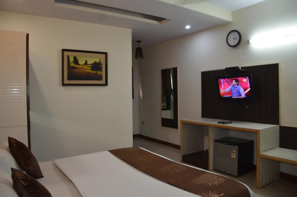Hotel Milan Deluxe New Delhi Luaran gambar