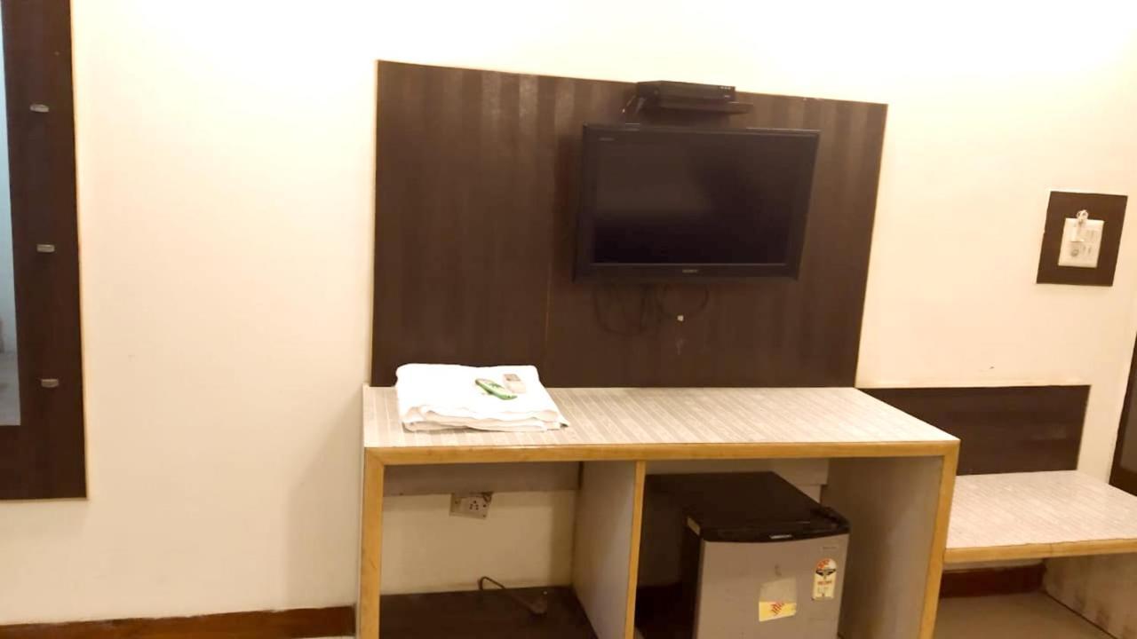 Hotel Milan Deluxe New Delhi Luaran gambar