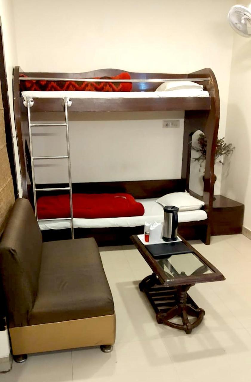 Hotel Milan Deluxe New Delhi Luaran gambar