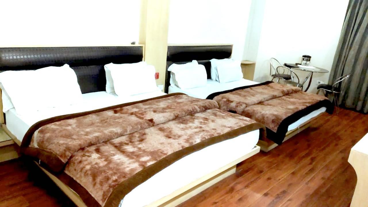 Hotel Milan Deluxe New Delhi Luaran gambar