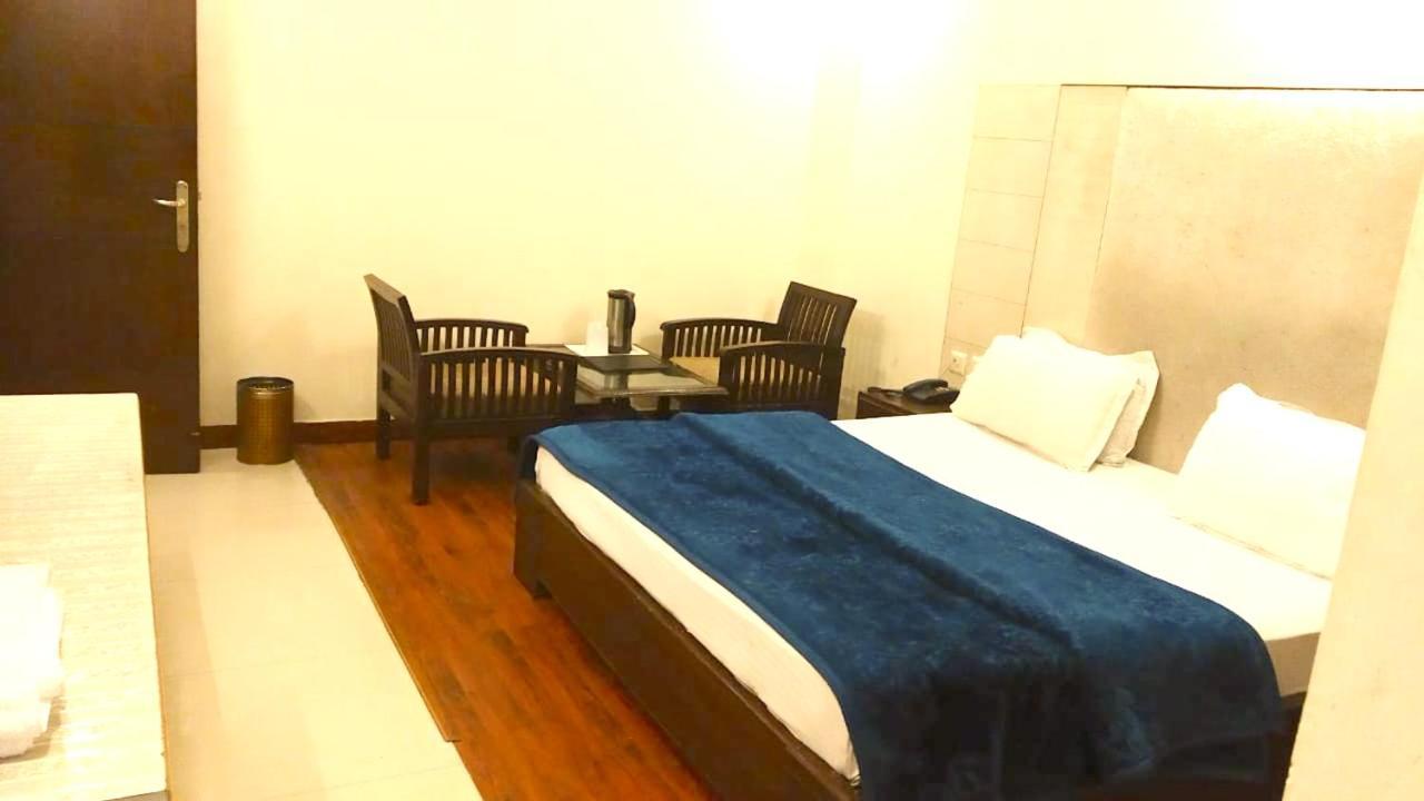 Hotel Milan Deluxe New Delhi Luaran gambar