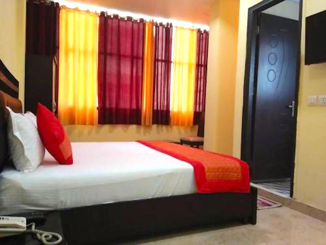 Hotel Milan Deluxe New Delhi Luaran gambar