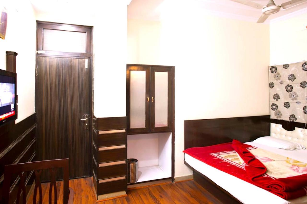 Hotel Milan Deluxe New Delhi Luaran gambar