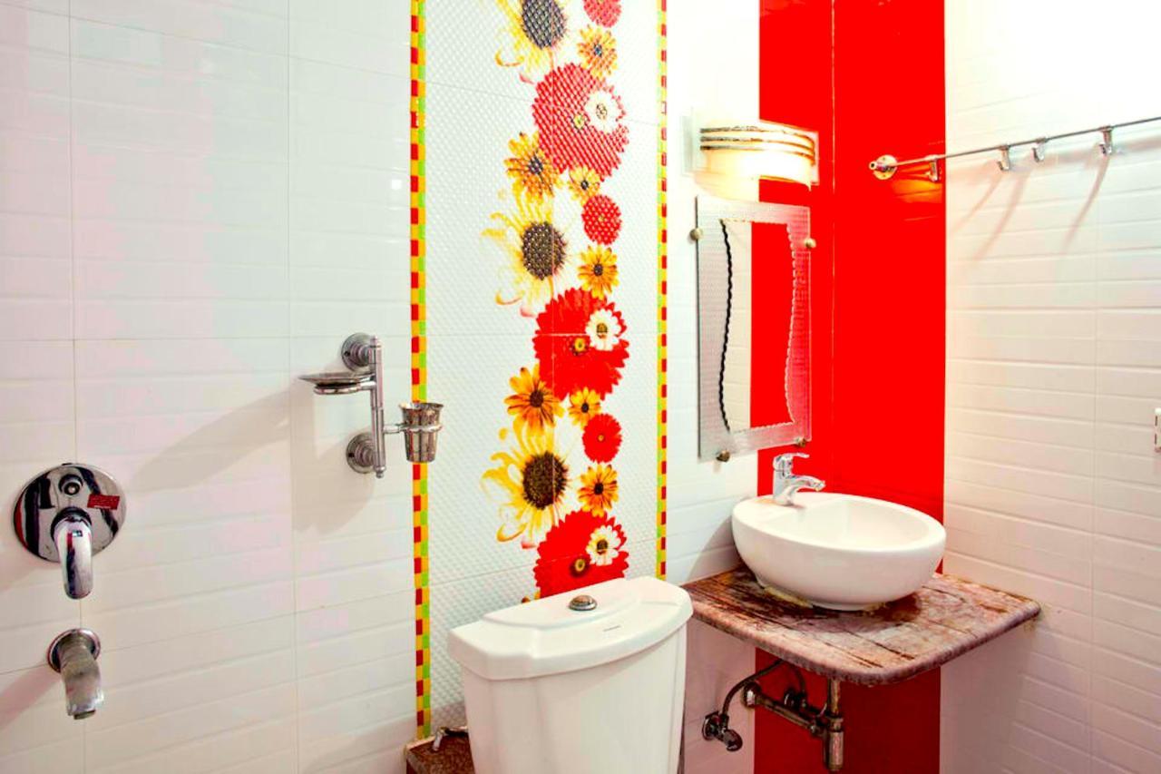 Hotel Milan Deluxe New Delhi Luaran gambar