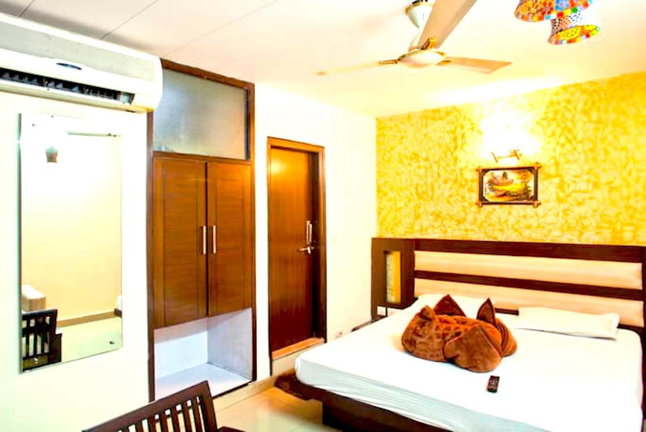 Hotel Milan Deluxe New Delhi Luaran gambar